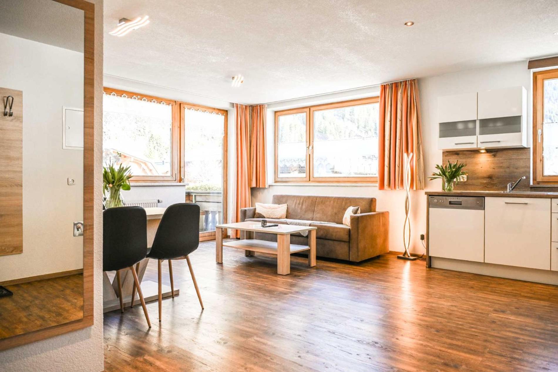 Appartements Schwarzer Adler Elbigenalp Eksteriør bilde