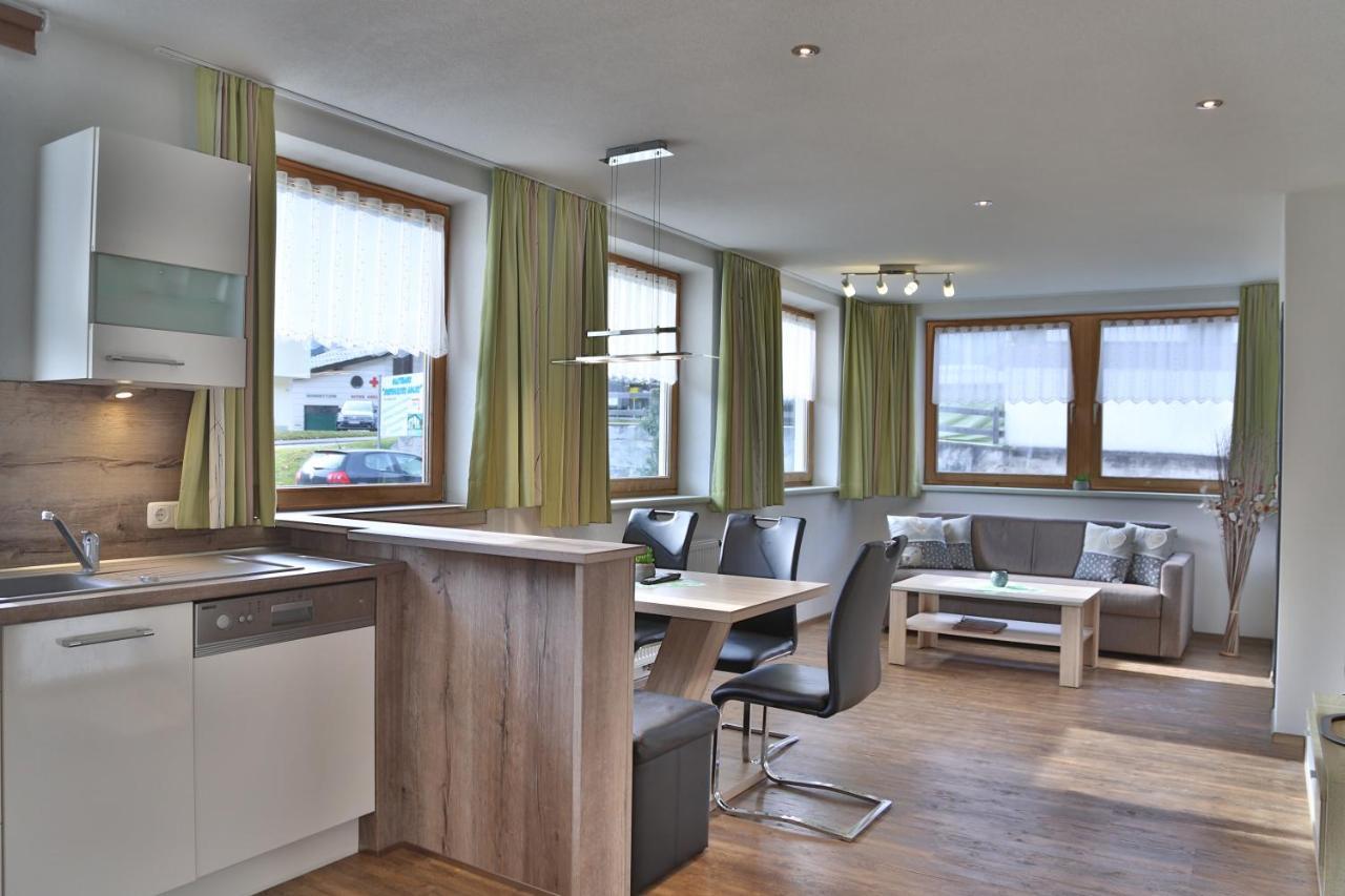Appartements Schwarzer Adler Elbigenalp Eksteriør bilde